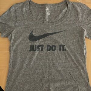 Nike Swoosh Tee Shirt Size Small Woman’s